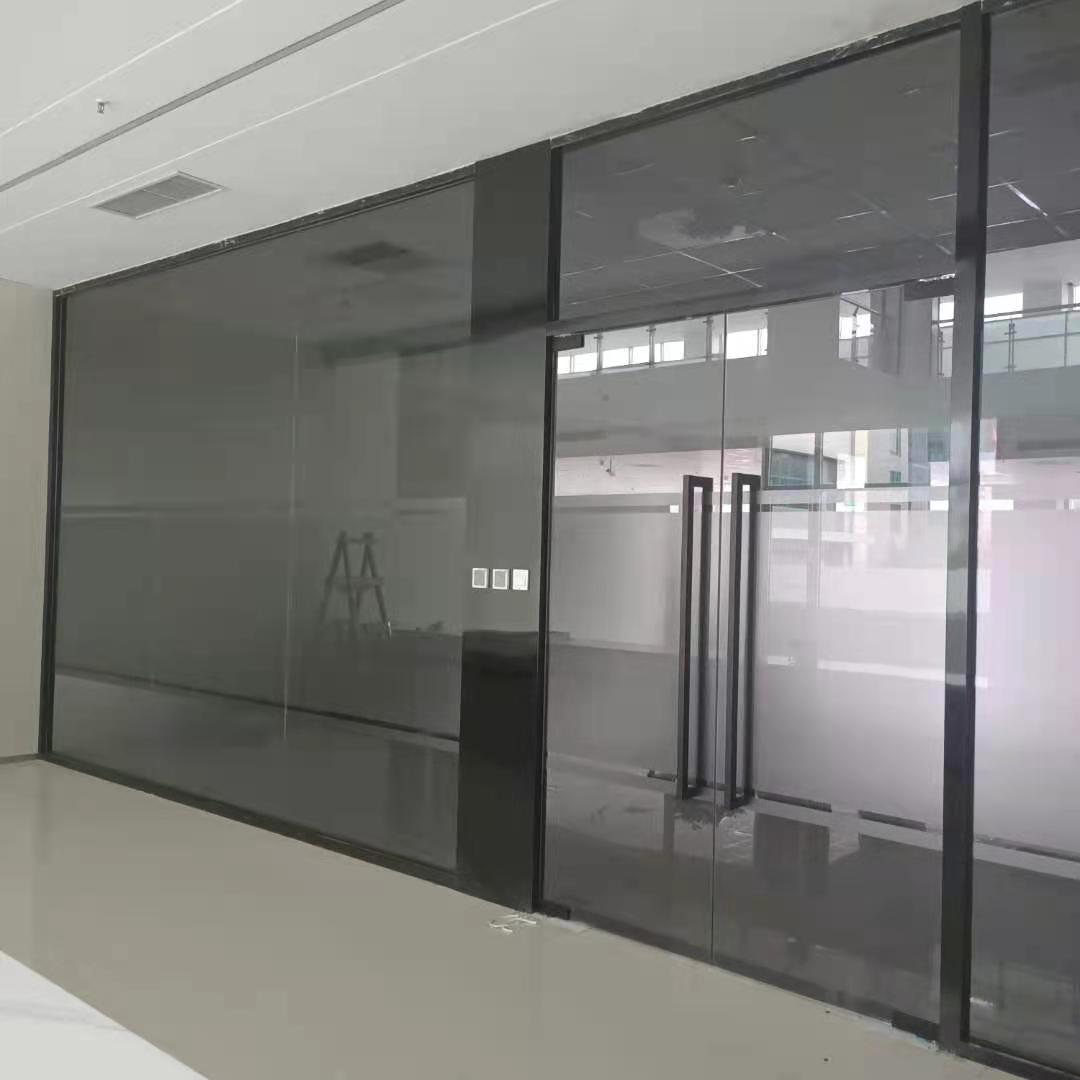 玻璃門爆裂是由什么引起的呢？